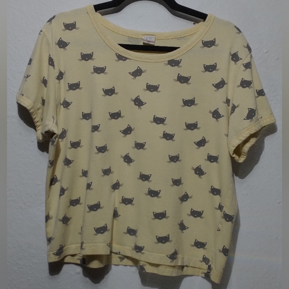 Darling blue Crop Top Shirt Juniors size XL,pale yellow,